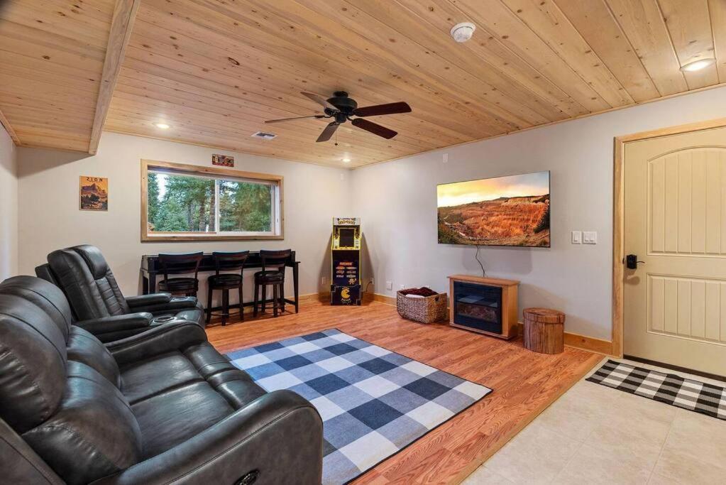 Chalet Canyon Country Duck Creek Village